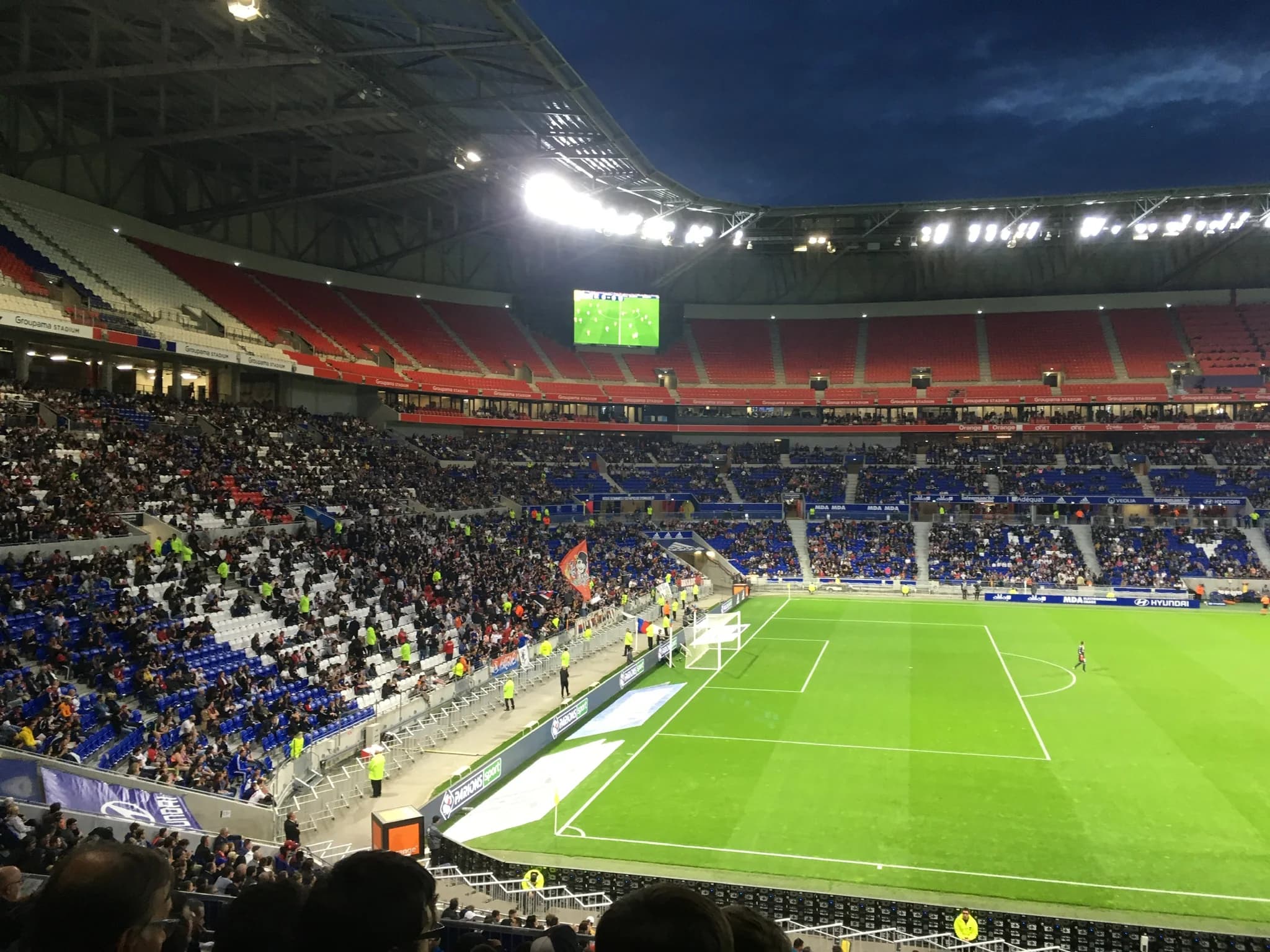 Le Groupama Stadium pendant Lyon–Angers.