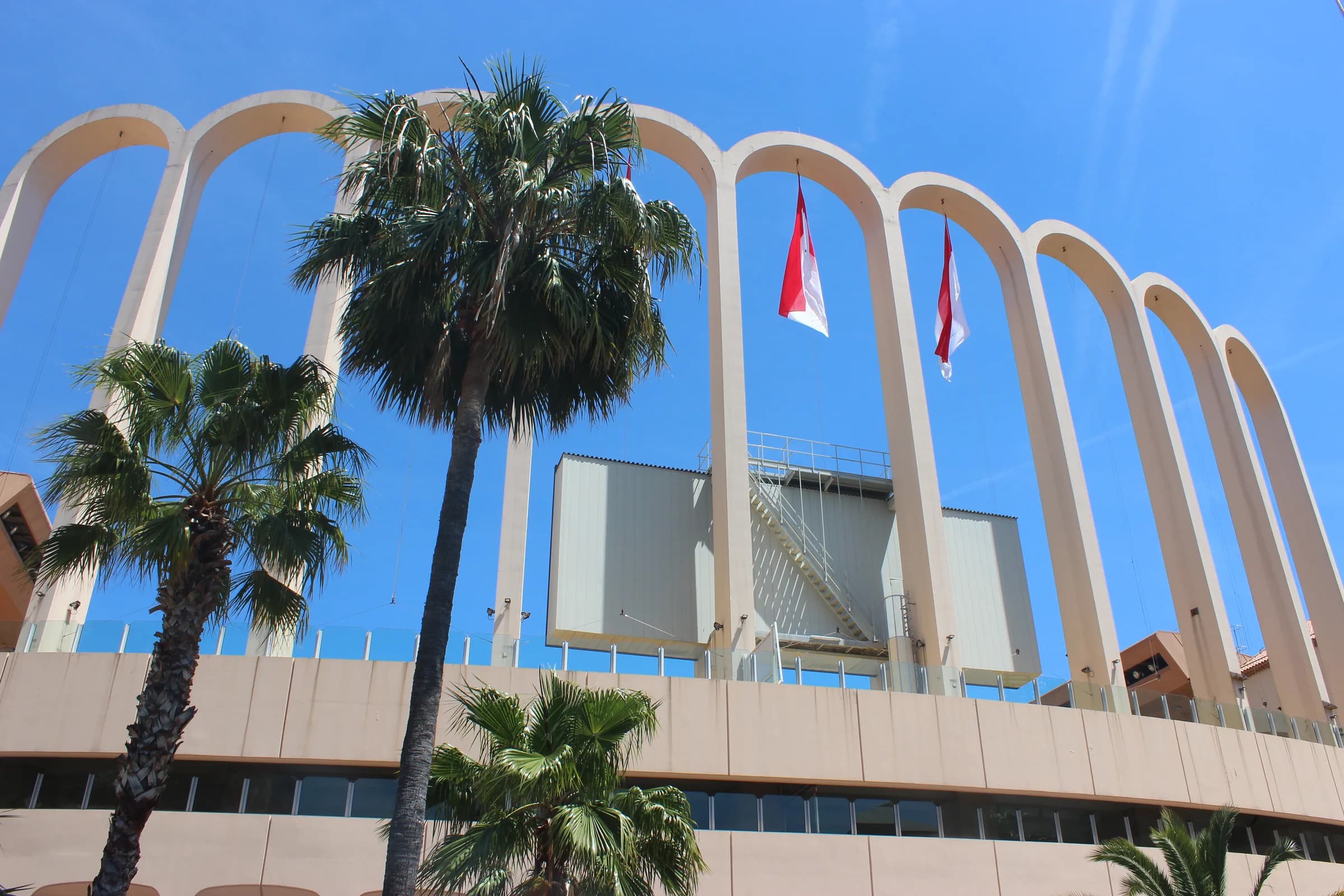 Arches extérieures du Stade Louis-II à Monaco.